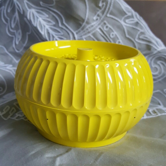 APRIL SHOWERS Other - APRIL SHOWERS BOLD LEMON Dusting Powder